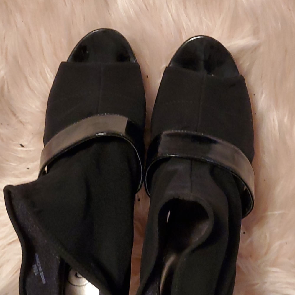 Shoes - Picture 4 of 6